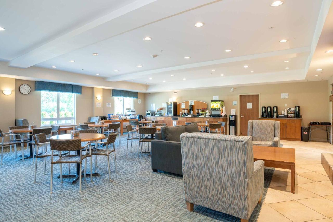 Sandman Hotel And Suites Squamish Exterior photo