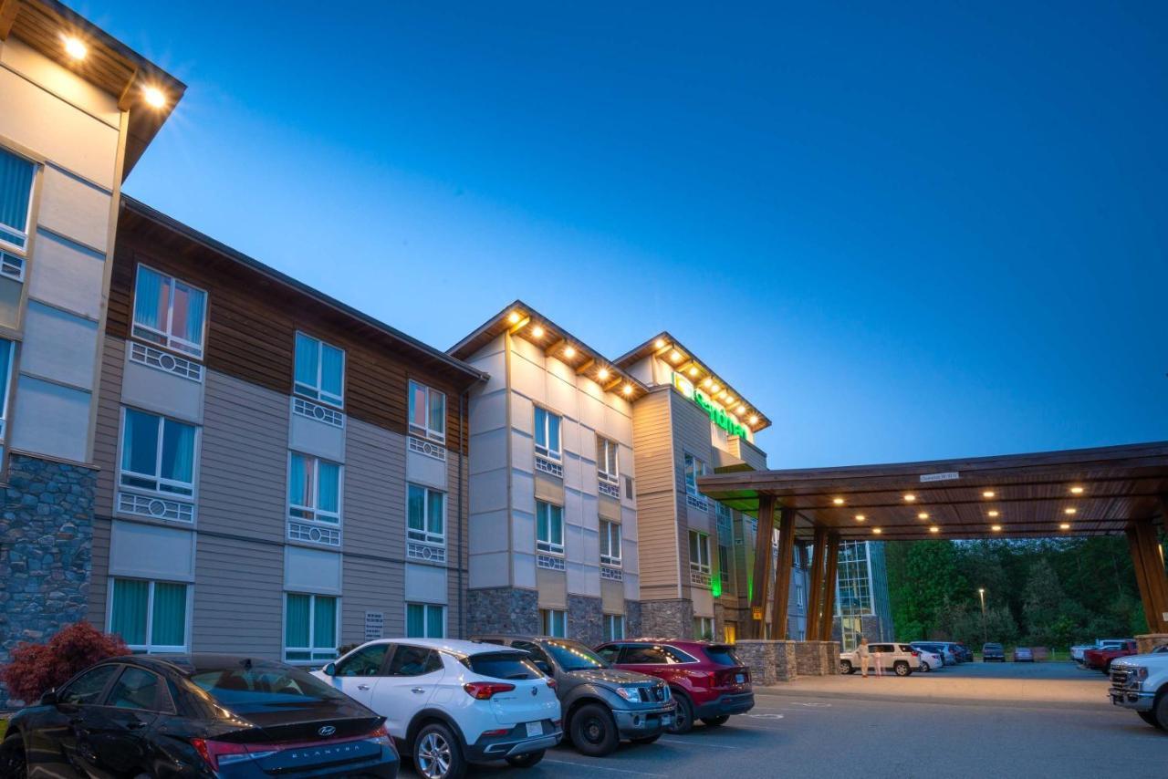 Sandman Hotel And Suites Squamish Exterior photo